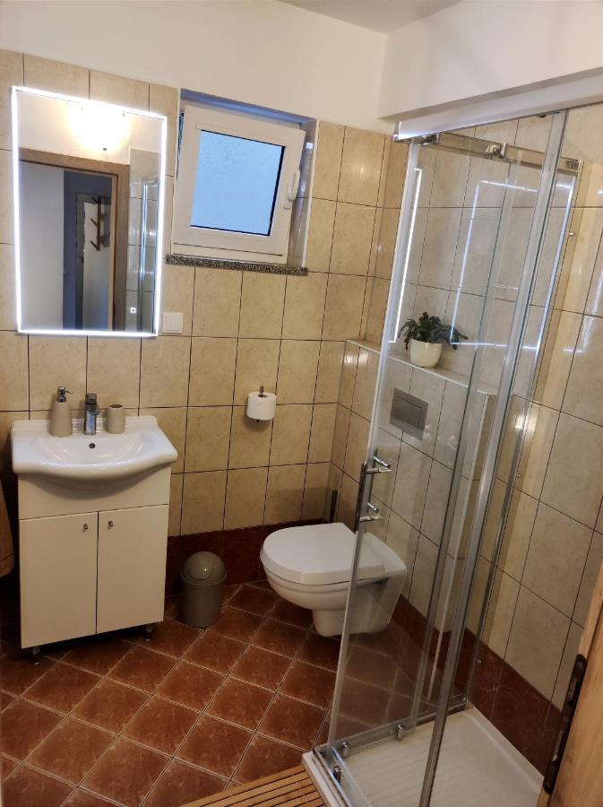 Apartman Emili Malinska Eksteriør billede