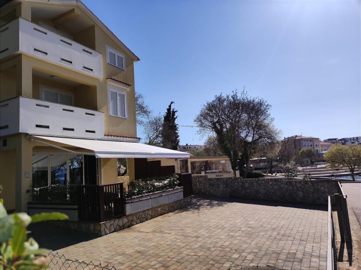 Apartman Emili Malinska Eksteriør billede