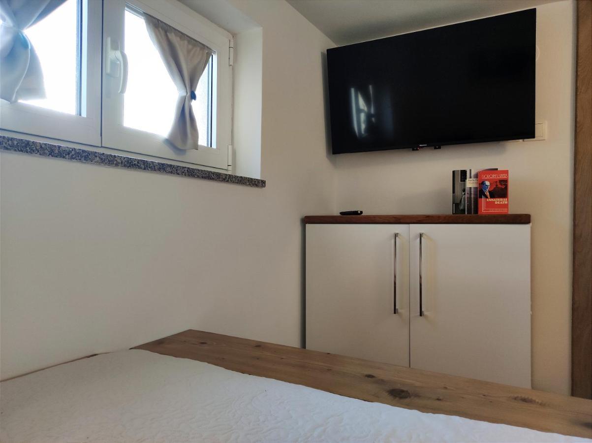 Apartman Emili Malinska Eksteriør billede